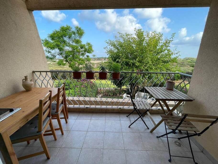 דירות קיסריה נוף לים 3 חדרים בנאות גולף בקסריה עם בריכה וחדר כושר מראה חיצוני תמונה